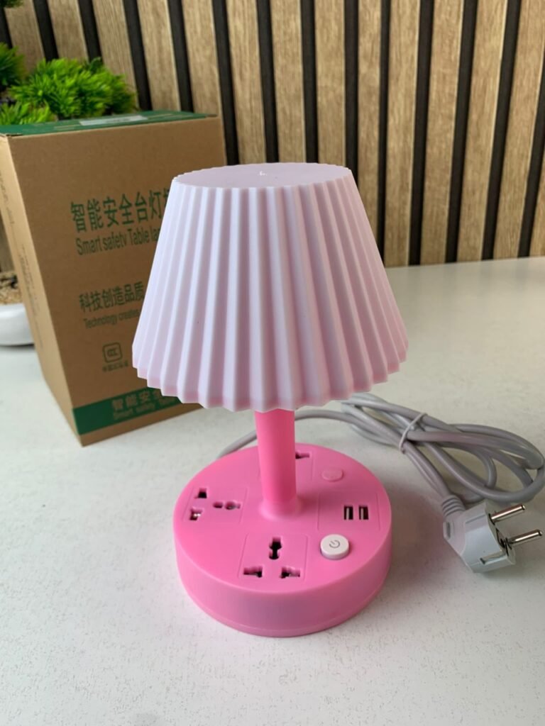 Lampe de Table avec Ports USB & Prises – Éclairage Intelligent & Station de Charge Tout-en-Un