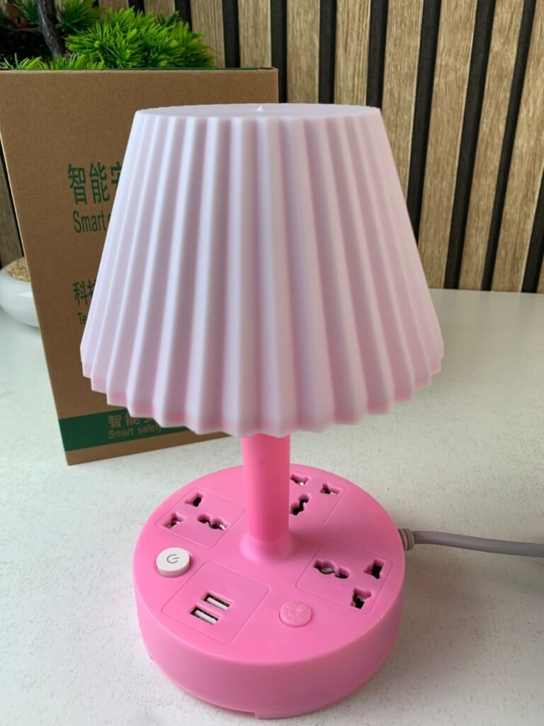 Lampe de Table avec Ports USB & Prises – Éclairage Intelligent & Station de Charge Tout-en-Un