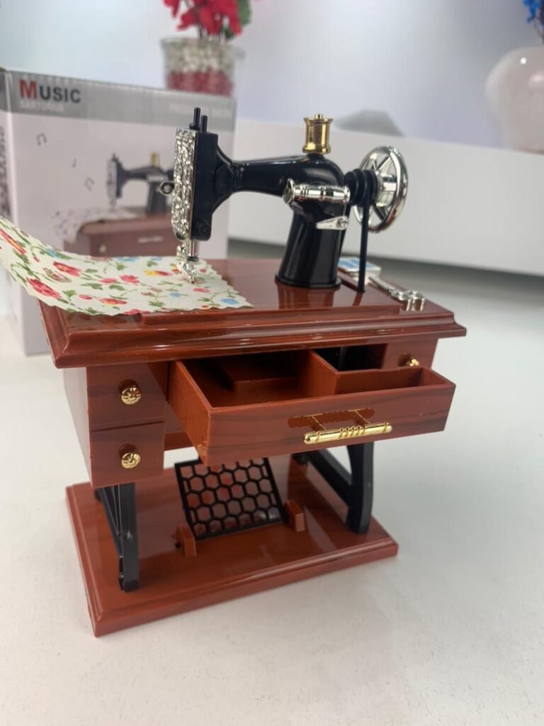 Boîte à Musique Miniature Machine à Coudre – Élégance et musique