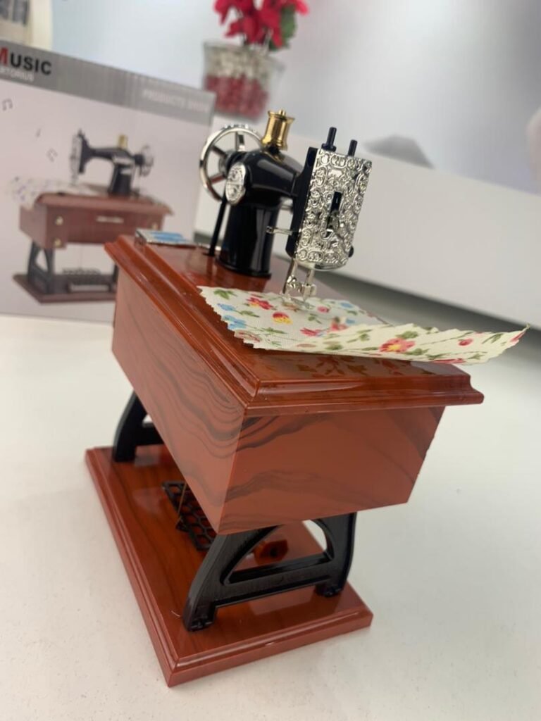 Boîte à Musique Miniature Machine à Coudre – Élégance et musique