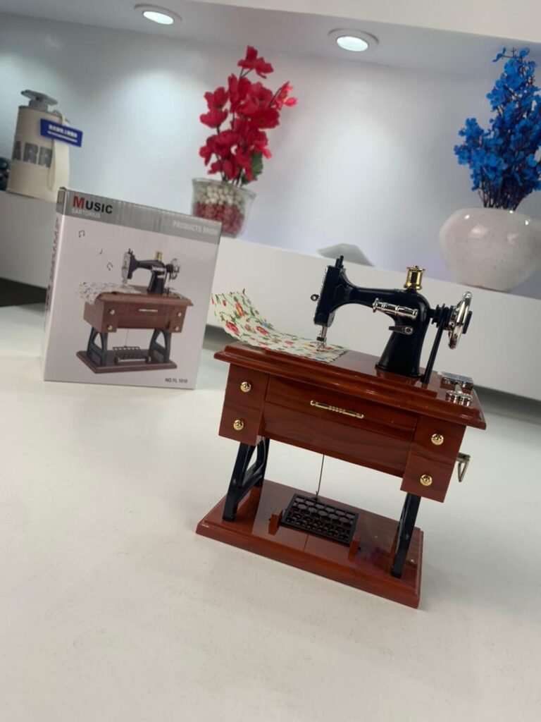 Boîte à Musique Miniature Machine à Coudre – Élégance et musique