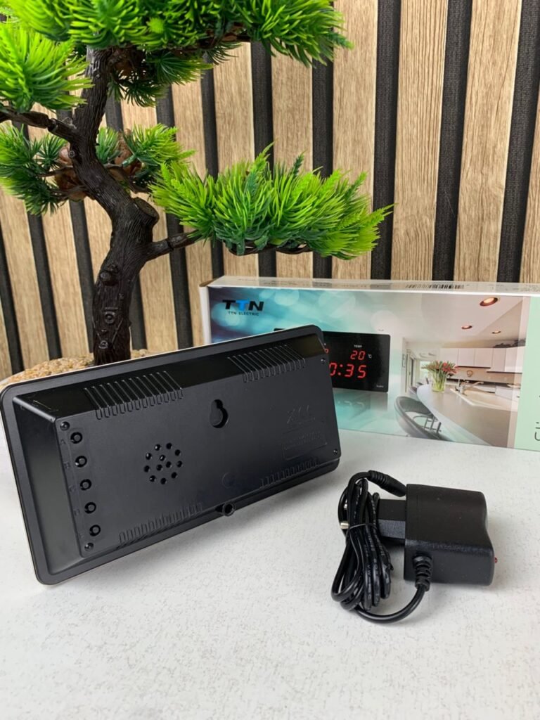 Horloge Islamique Digitale LED AZ2012 – Précision spirituelle dans un design élégant