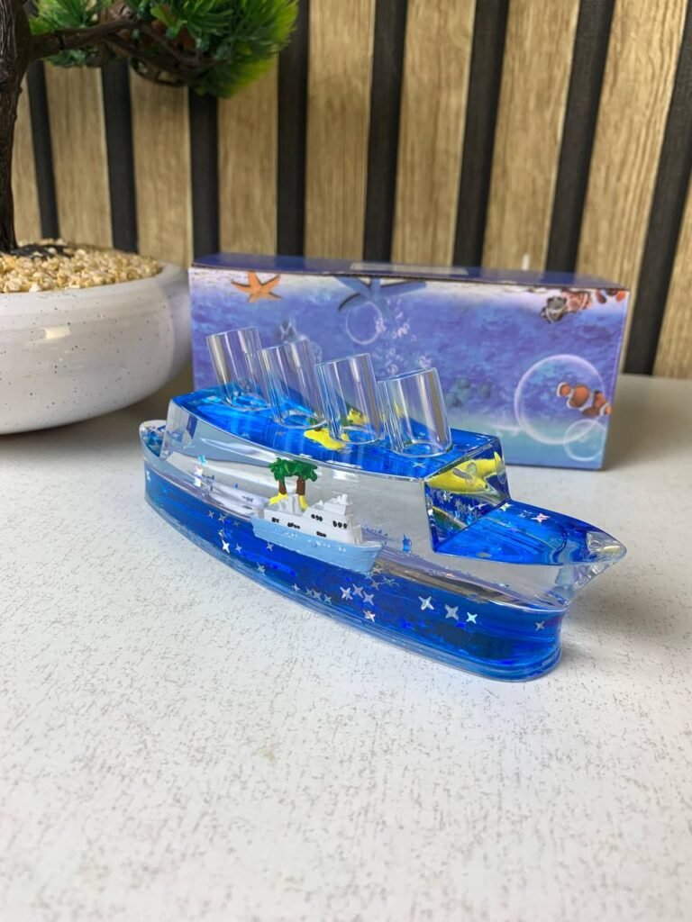 Décoration en forme de bateau de croisière insubmersible – Une sculpture flottante fascinante