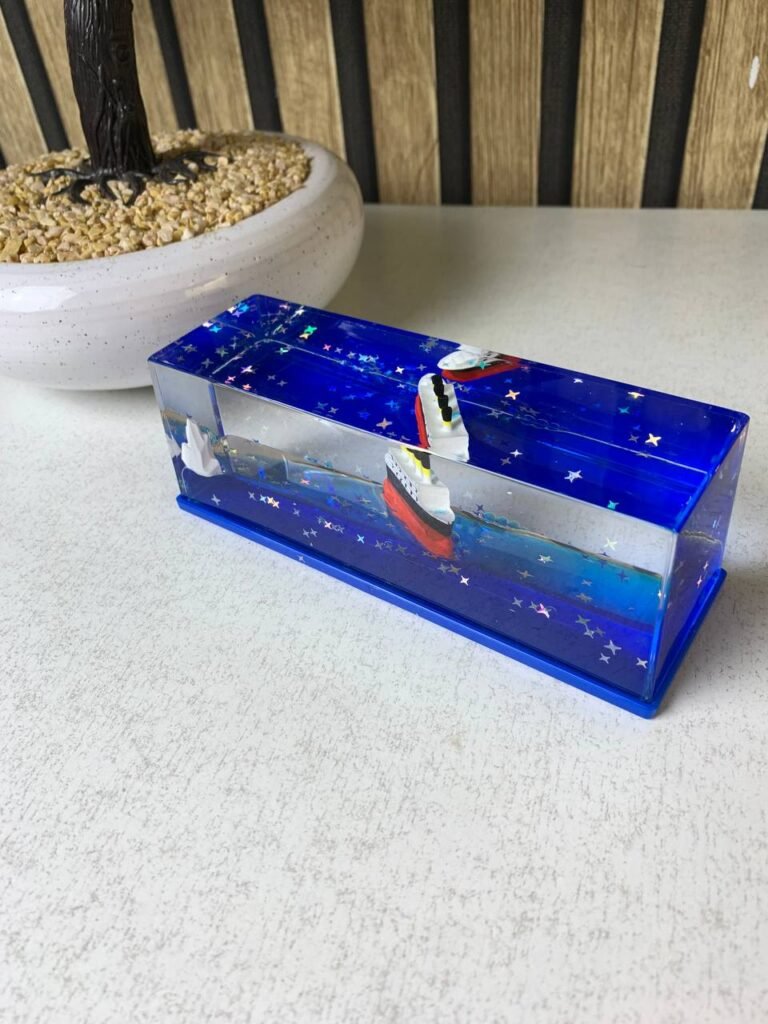 Décoration en forme de bateau de croisière insubmersible V2 – Une décoration flottante fascinante qui apaise l’esprit