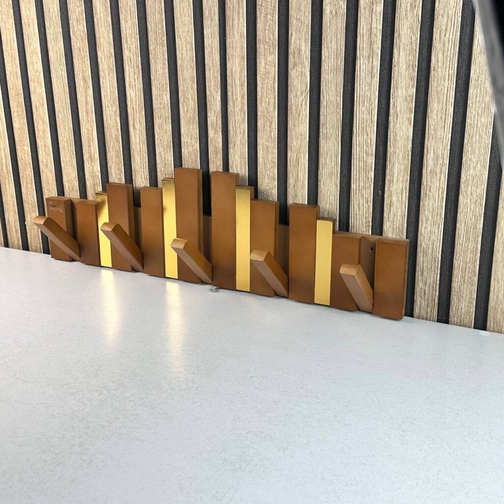 Porte-Manteau Mural Design Piano en Bois – Touches Dorées