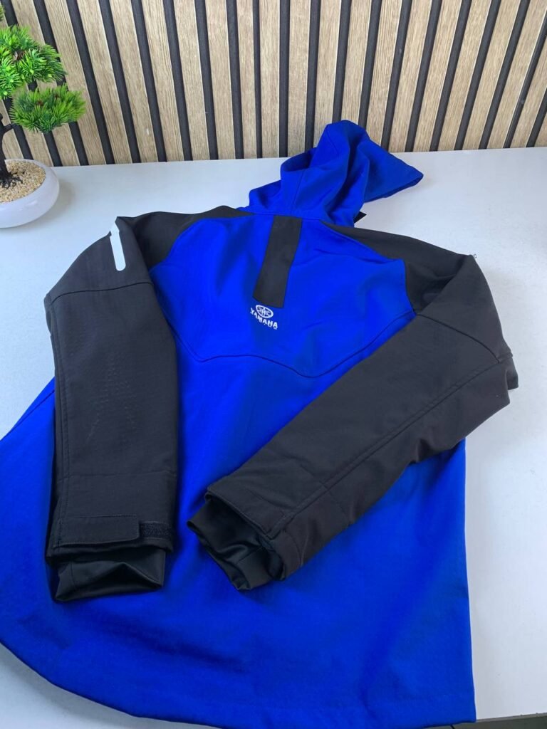 Veste Yamaha Racing Softshell Edition Black à Capuche Unisexe – Style Motorsport & Protection Totale