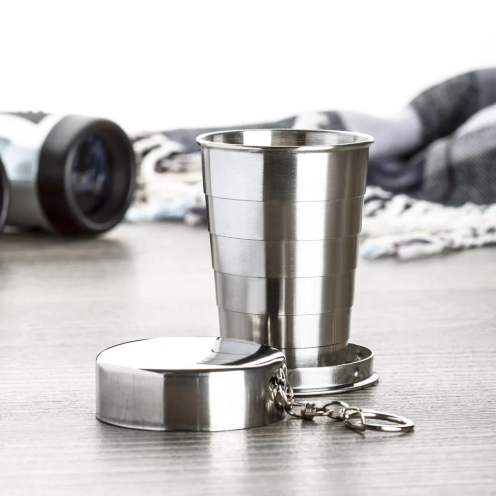 Mug de camping pratique idéal pour les boissons avec crochet de suspension – Compact, Isotherme & Prêt pour l’Aventure