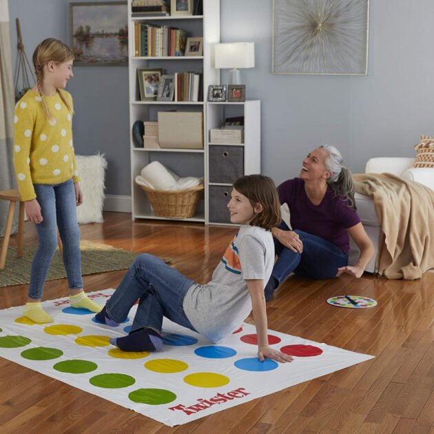 Jeu de société Twister Family – Le défi fun qui fait rire toute la famille