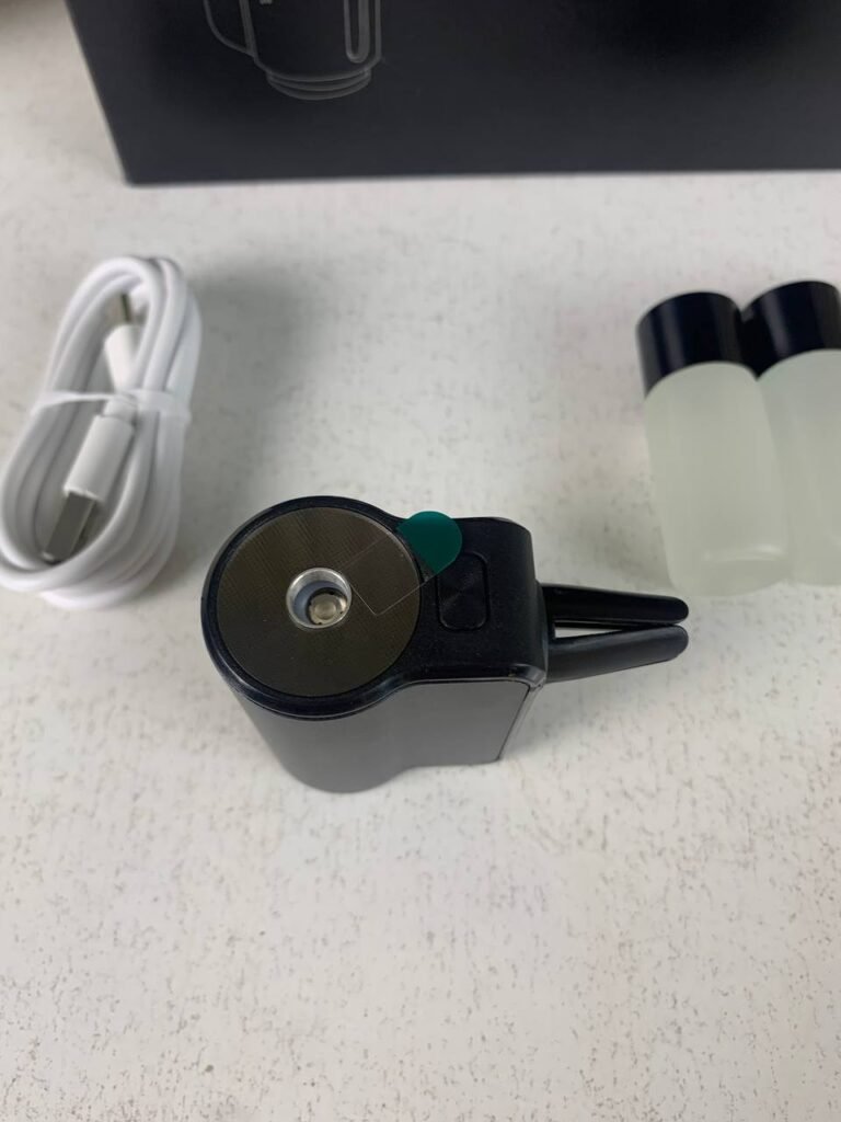 Diffuseur d’huile intelligent pour voiture à clip avec 3 recharges – Parfum et ambiance premium