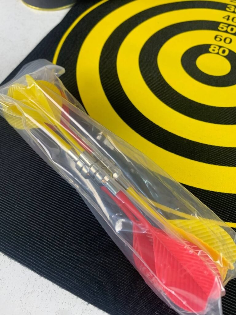 Jeu de fléchettes magnétique avec cible enroulable double face – 6 fléchettes incluses