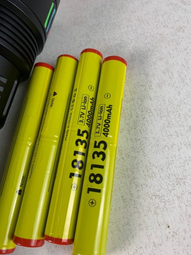 Lampe torche tactique ultra-puissante 2000 lumens – Portée 600m avec batterie haute capacité