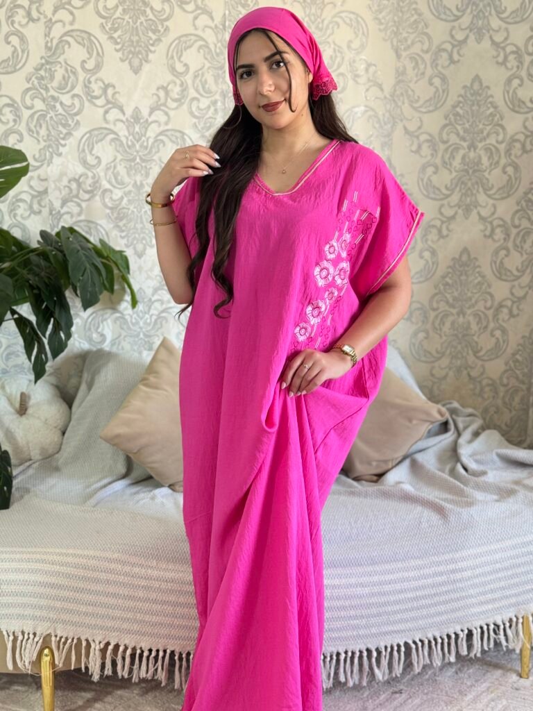 Robe Brodée Élégante – Raffinement Féminin & Détails Délicats