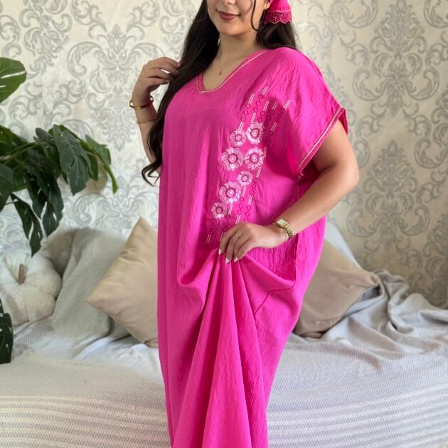 Robe Brodée Élégante – Raffinement Féminin & Détails Délicats