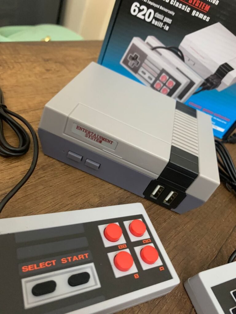 Mini console de jeux rétro 620 jeux intégrés avec 2 manettes – Console classique nostalgique