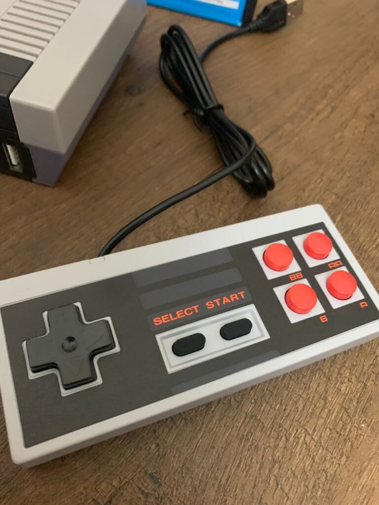 Mini console de jeux rétro 620 jeux intégrés avec 2 manettes – Console classique nostalgique