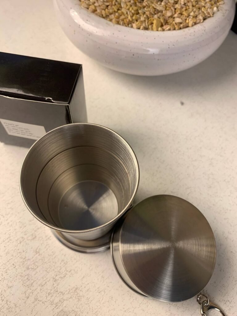 Mug de camping pratique idéal pour les boissons avec crochet de suspension – Compact, Isotherme & Prêt pour l’Aventure