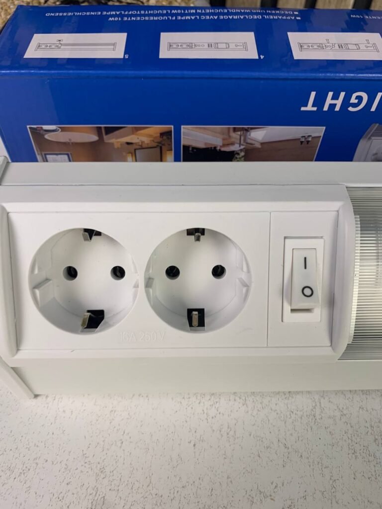Applique Murale Linéaire 10W 50cm avec 2 Prises – Éclairage moderne et pratique