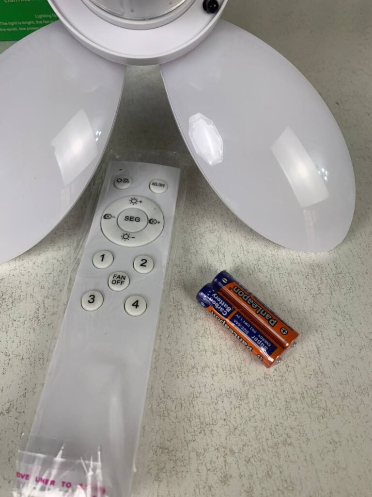 Ventilateur de Plafond Lumineux 2 en 1 avec Télécommande et Éclairage LED Puissant