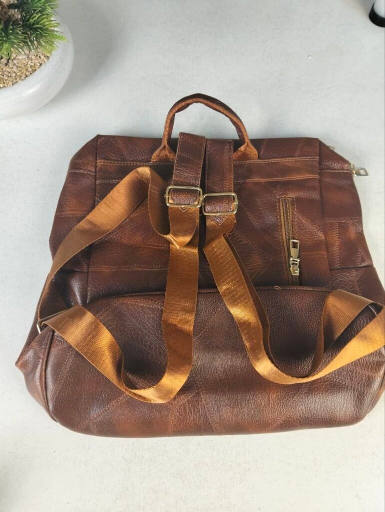 Sac à dos en cuir synthétique pour femme — Polyvalent