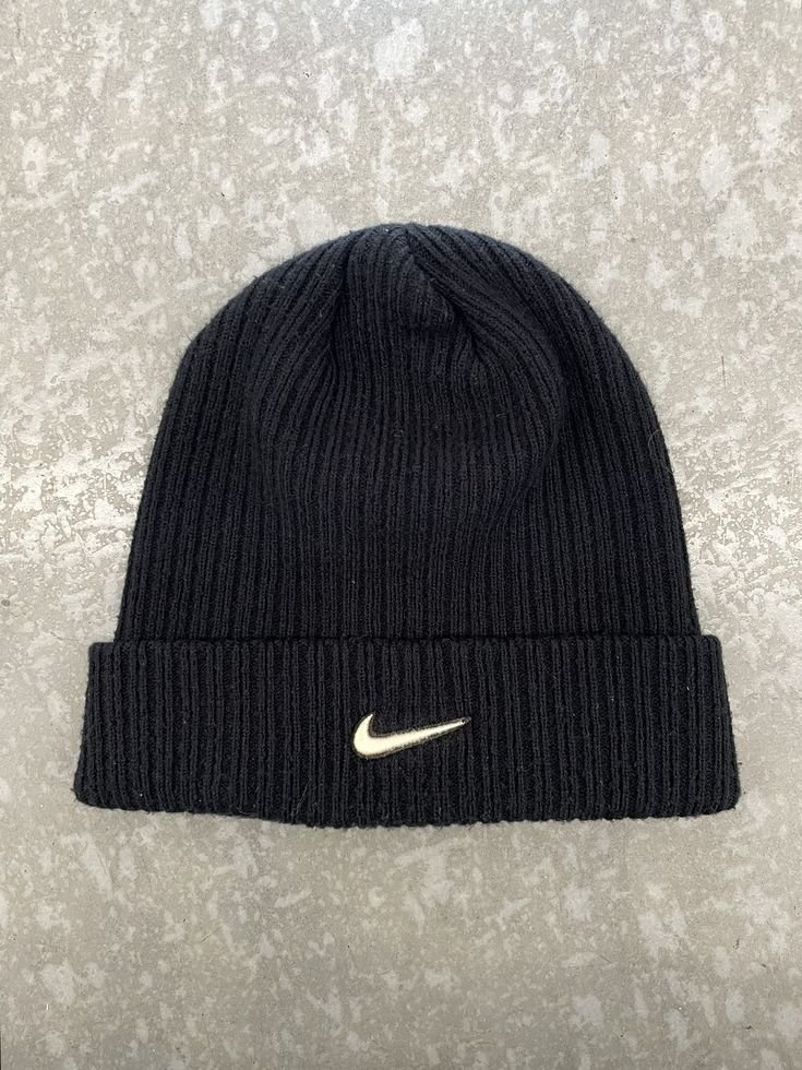 Bonnet Peak Swoosh Noir & – Style Sportif, Confort & Chaleur pour l’Hiver